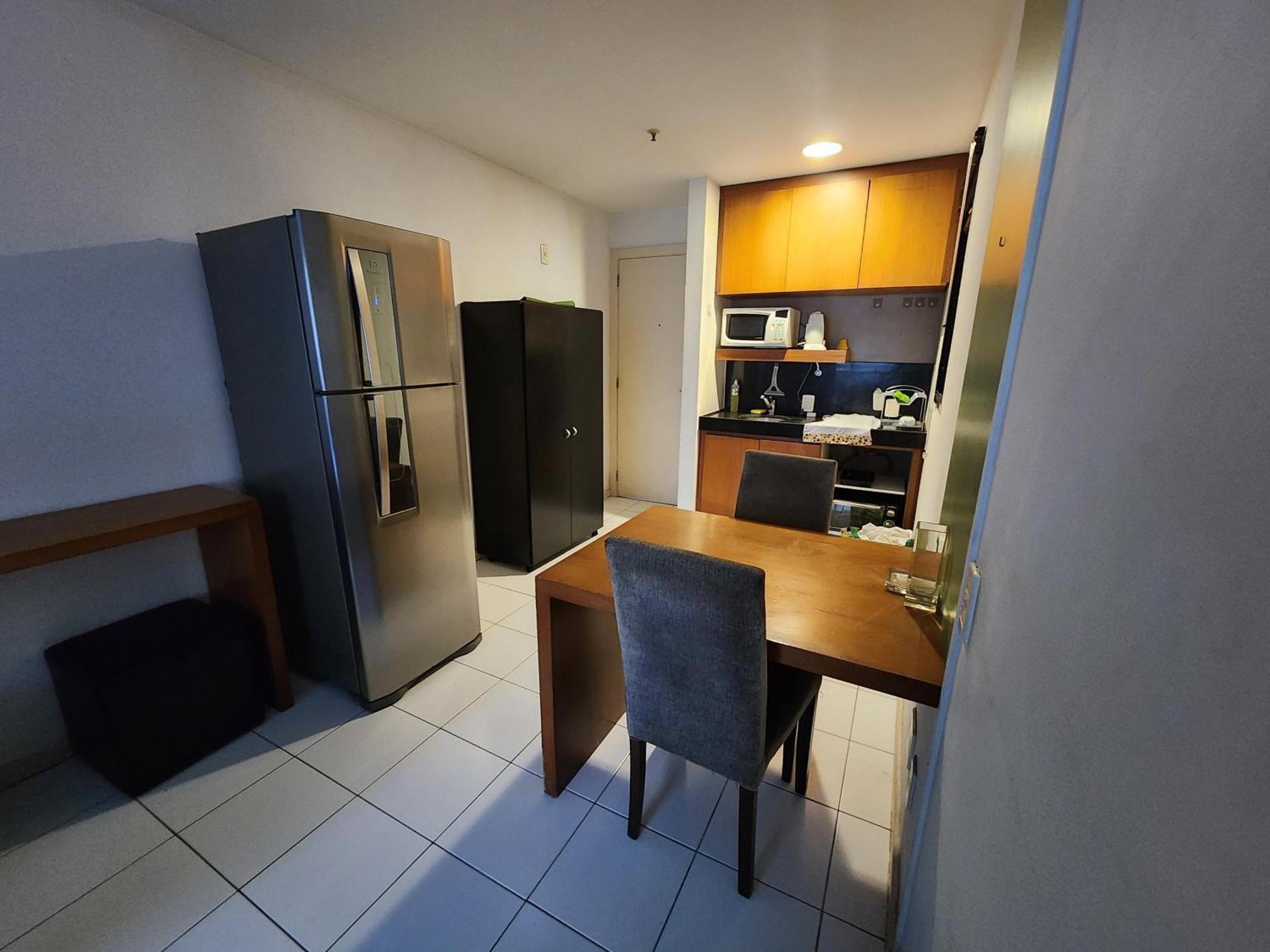 Apartamento Quarto, Sala E Varanda Em Copa *
